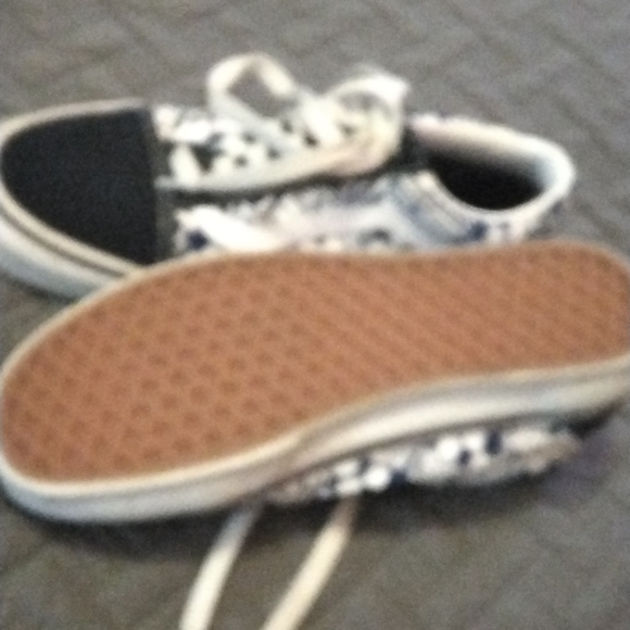 Vans - Picture 3 of 6